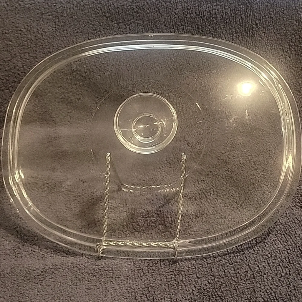 Pyrex replacement lid only DC-11/2-c small chip in picture